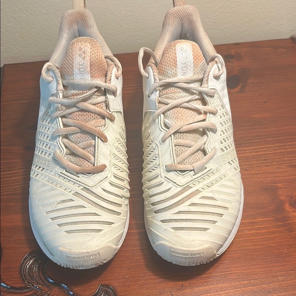 Yonex tennis sneakers